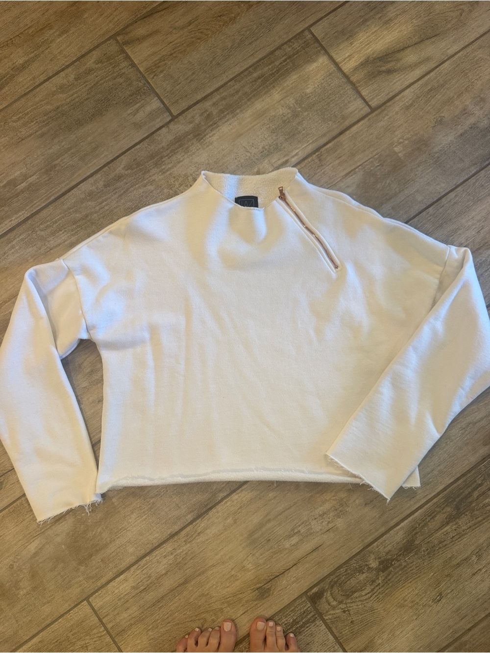 Lime & Vine White Mock Neck Zip-Accent Top Rose gold Zipper raw hem Large